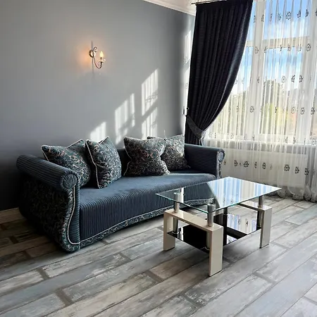 Arcadia Hills - 2 Bedroom - With Parking Apartment