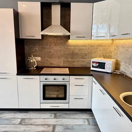 Arcadia Hills - 2 Bedroom - With Parking